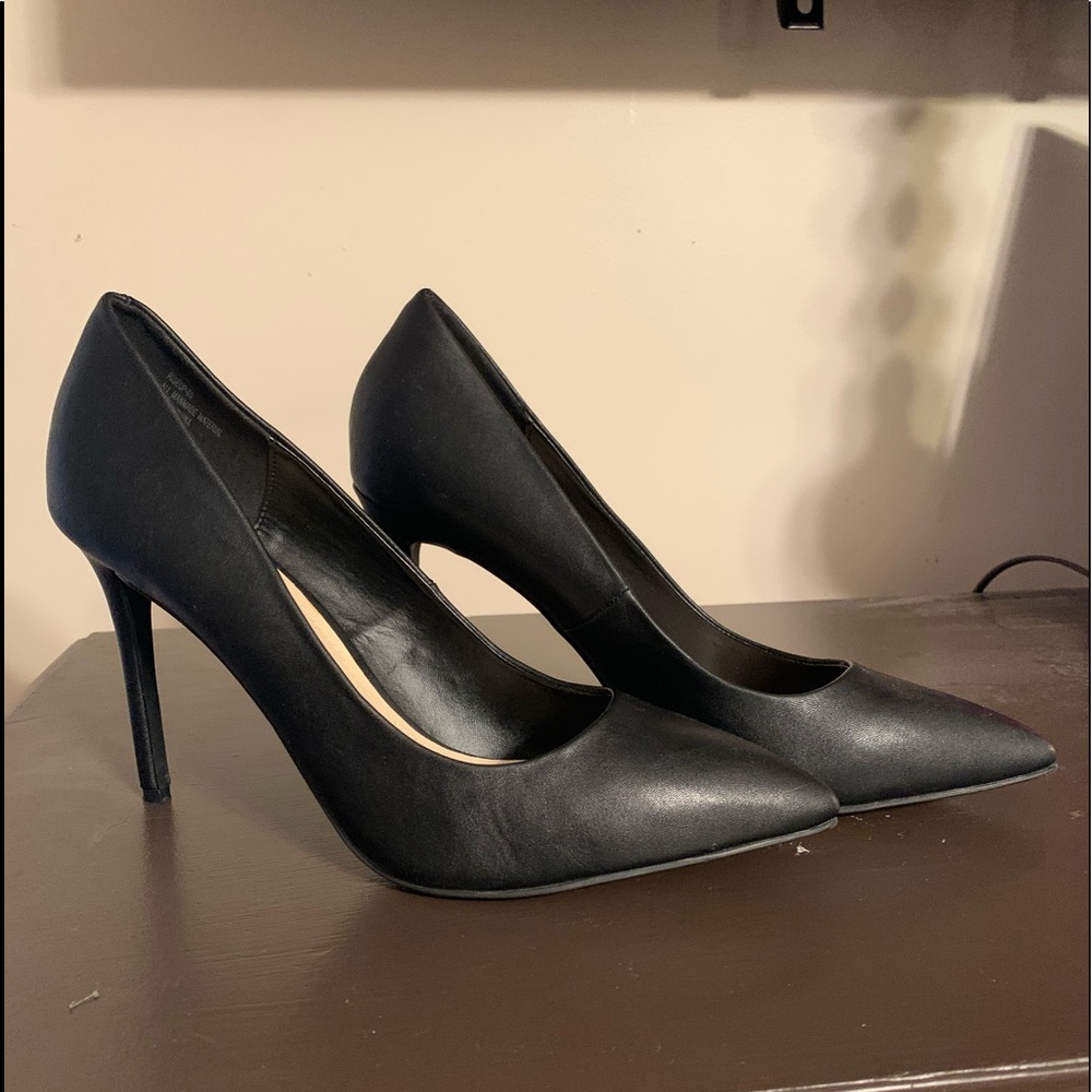 Pointed toe pump - Picture 2 of 2